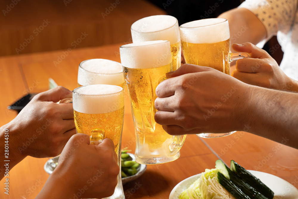 宮古島居酒屋でビールで乾杯